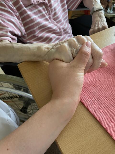 Berührungen helfen… | Foto: Katlein