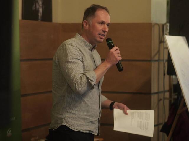 Bei einer Veranstaltung der Grünen informierte Bezirksvize Bernhard Seitz interessierte Leopoldstädterinnen und Leopoldstädter über die Ergebnisse der Studie. | Foto: Grüne Leopoldstadt