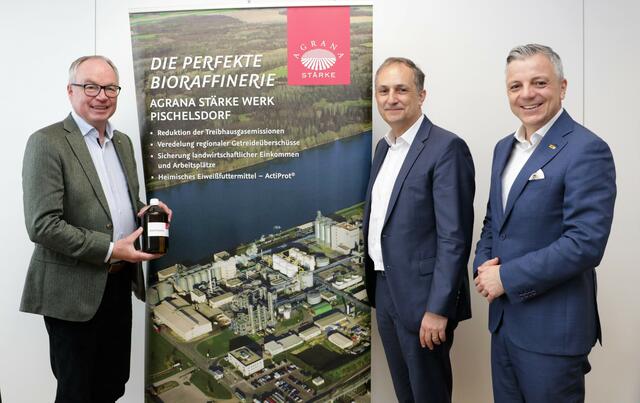 LH-Stellvertreter Stephan Pernkopf, Agrana CEO Markus Mühleisen und ÖAMTC Direktor Oliver Schmerold. | Foto: Christian Nowotny