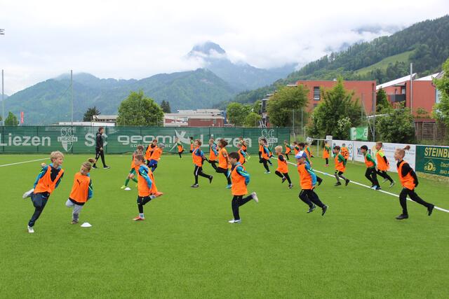 Die Nachwuchskicker waren mit vollem Einsatz dabei. | Foto: SC Liezen