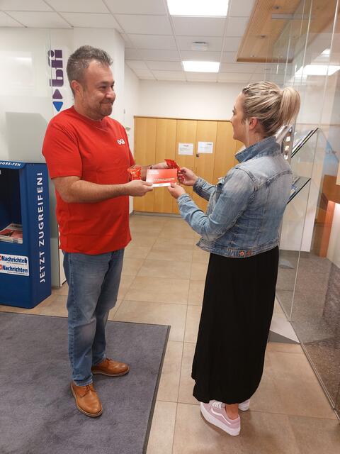 Der ÖGB informierte bei einer Verteilaktion über mögliche Maßnahmen gegen die Teuerung. | Foto: ÖGB 