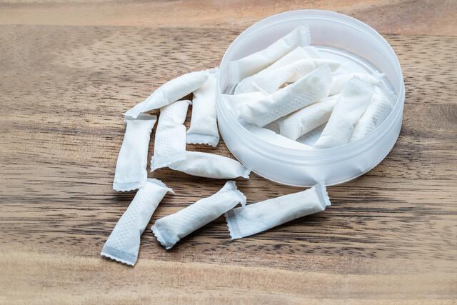 Schweden setzt auf dem Weg zur "Rauchfreiheit" auf Alternativprodukte wie Nikotinbeutel. | Foto: Adobe Stock/Liudmila