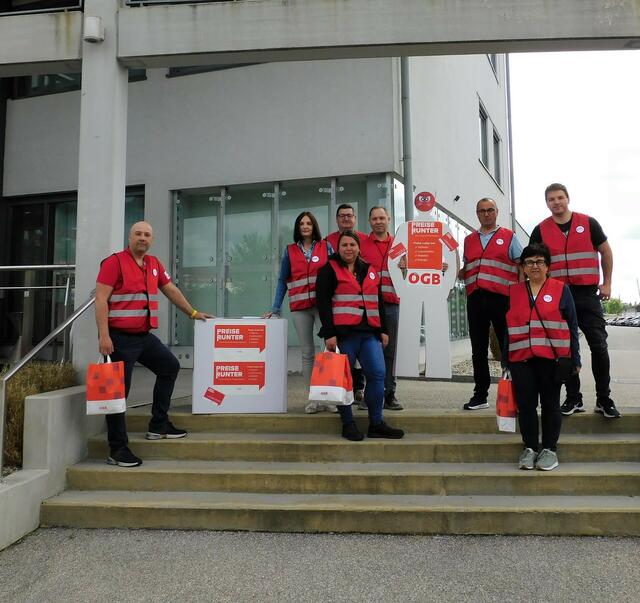 Mitglieder des ÖGB Regionalvorstandes Braunau bei der Aktionswoche in Braunau. | Foto: ÖGB Braunau