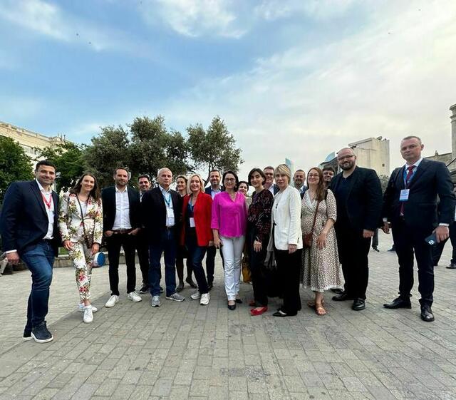 Gemeinsam erkundeten die Delegationen die Stadt.  | Foto: Gudrun Kugler