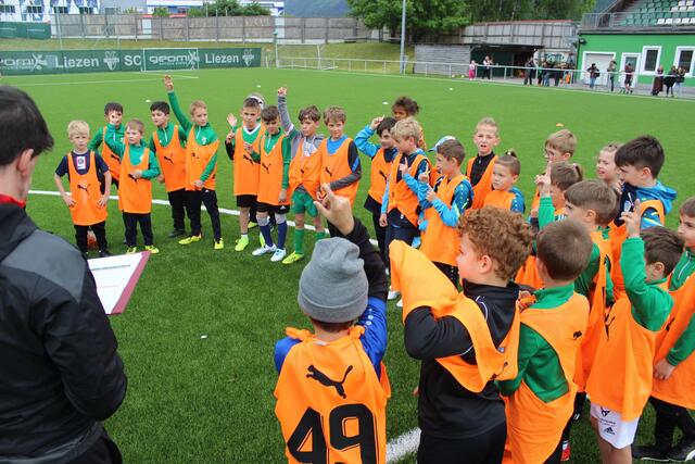 Selbst die kleinsten Kinder hatten sichtlich Spaß und lauschten interessiert den Trainern zu. | Foto: SC Liezen