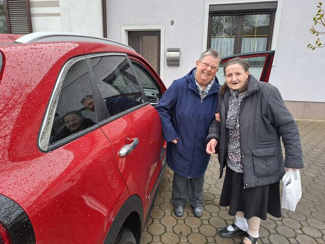 Frau Willinger bringt Frau Ulreich ehrenamtlich zum Arzt. | Foto: Nachbarschaftshilfe Plus