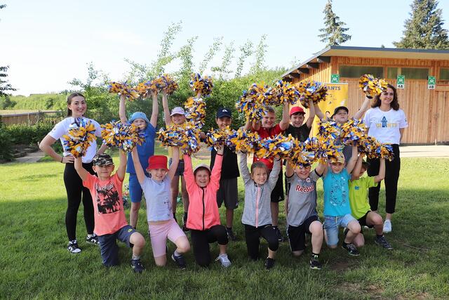 Vanessa und Nina von den Graz Giants zeigten die Kunst des Cheerleading. | Foto: Edith Ertl