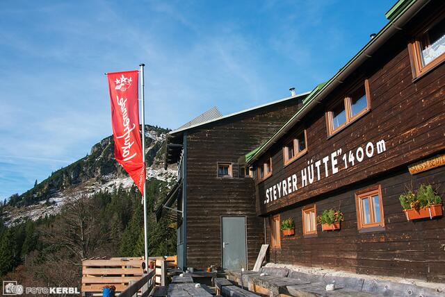 Hinter der siegreichen Gmundner Hütte auf dem Traunstein landet die Steyrerhütte am Kasberg (Foto) im Falstaff-Hüttenguide 2023 auf Platz zwei. | Foto: Christian Kerbl