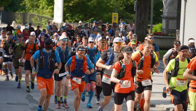 Nach dem Start im Zentrum von Schwarzach ging es auf 47 Kilometern durch die Bergwelt rund um die Sonnenterrasse. | Foto: Felix Hallinger