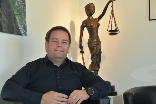 Fußfesseln für junge Straftäter, fordert FPÖ-Chef Markus Abwerzger. | Foto: Krabichler