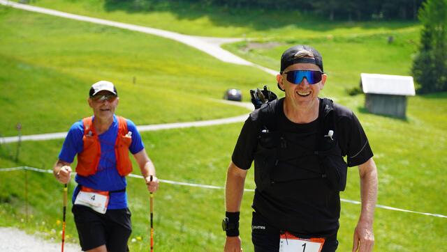 Fredl Zitzenbacher (rechts vorne) war heuer erstmals nicht mehr als Veranstalter beim "Schwarzach Trail" aktiv. Das Lauffest konnte er deshalb sichtlich genießen. | Foto: Felix Hallinger