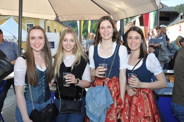 Die Musikfreundinnen Julia Kronlechner, Julia Holzer, Stephanie Holzer und Cornelia Holzer