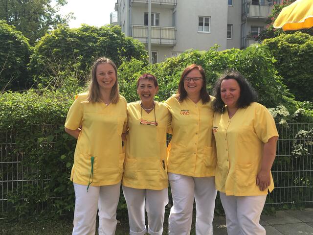 Eva-Maria Panstingl, Manuela Hörmann, Michaela Haller und Petra Götzenbrucker (v.l.) kümmern sich um die Senior:innen. | Foto: Sandra Würfl