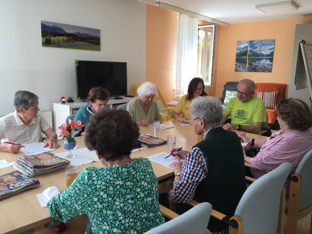 Konzentriertes Bingo-Spielen am Nachmittag | Foto: Sandra Würfl