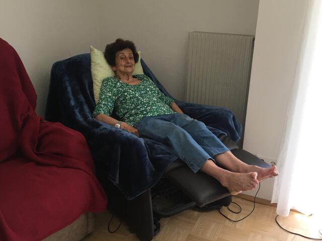 In den elektrischen Sesseln im Ruheraum können sich die Senior:innen jederzeit ausruhen und entspannen.  | Foto: Sandra Würfl