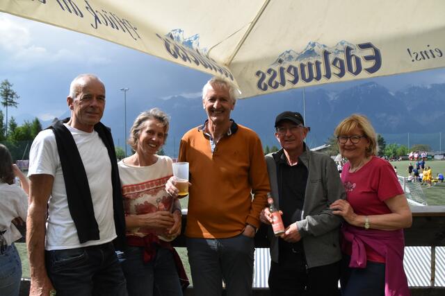 Hans, Lena, Franz und Altbgm. Josef Kofler mit Gattin Anni verfolgten begeistert das Benekickt’z-Fußballturnier. | Foto: Kendlbacher