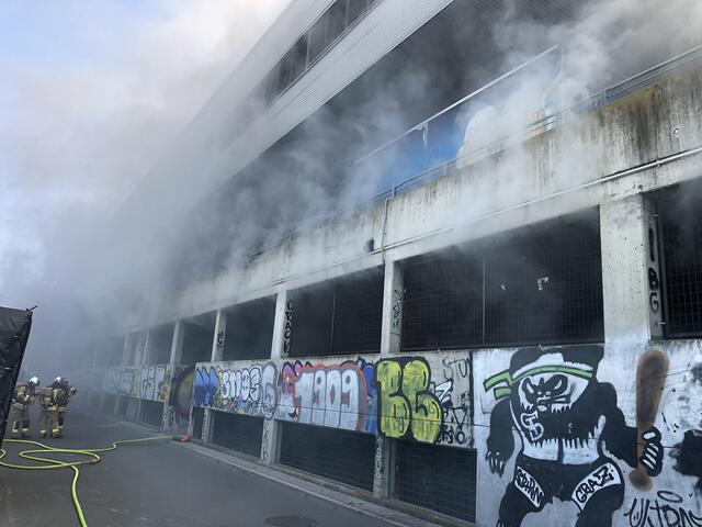 In der Tiefgarage der Merkur Arena kam es zu einem Brand.  | Foto: BF Graz