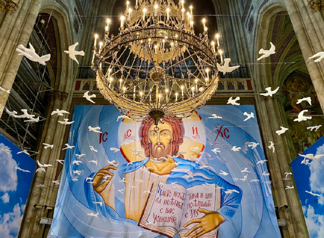 Ausstellungsansicht: Kreuzweg. Der Preis der Wahl, Dian Kostov, Votivkirche, | Foto: Foto: Violeta Keremidchieva