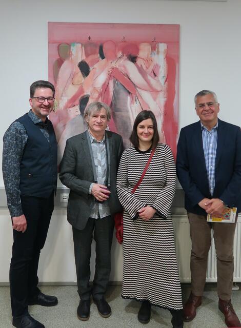 Ansprache: Ass.-Prof. Mag. Dr.theol.
Hans-Walter Ruckenbauer, ZeitKunst Kurator (links)
Begrüßung: Dekan Univ.-Prof. Dr. Dr. Pablo Argárate (rechts)
Michael Hedwig und Simina Badea (Mitte)