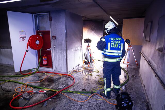 Aus bisher unbekannter Ursache war in einem Zimmer ein Brand ausgebrochen. | Foto: Pressestelle BFK Mödling