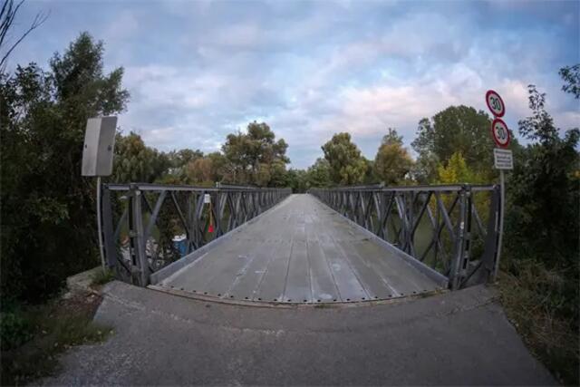 Bis auf Weiteres ist das Überqueren der Magdeburgbrücke aus Sicherheitsgründen verboten. | Foto: Zibuschka