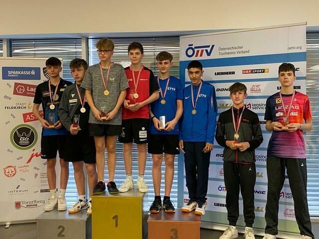 Benjamin Girlinger lachte mit Doppelpartner Petr Hodina vom Siegertreppchen. | Foto: SPG muki Ebensee