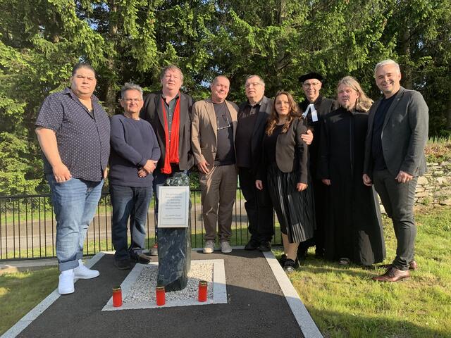 Neue Gedenkstätte: Martin Horvath (HANGO), Emmerich Gärtner-Horvath (Roma Service), Horst Horvath &amp; Andreas Lehner (Roma Volkshochschule Burgenland), Historiker Gerhard Baumgartner, Manuela Horvath (Romapastoral), Gerhard Harkam (Evangelischer Pfarrer), Matthias Platzer, Bgm. Christian Pinzker | Foto: Roma VHS