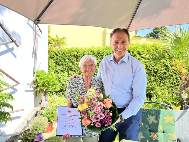 Josefa Schlager und Bürgermeister Alexander Vojta | Foto: Stadtgemeinde Gerasdorf