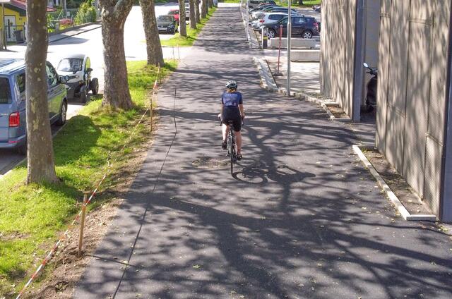 Der neue Rad- und Gehweg führt direkt an der HTL Villach vorbei. | Foto: Stadt Villach/Andreas Jandl
