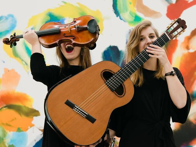 Das Duo Sonoma musiziert gemeinsam mit Stiftskapellmeister Edward Mauritius Münch. | Foto: Privat