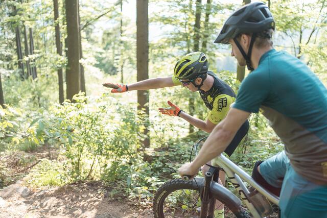 Für die perfekte Linienwahl und die richtigen Bremspunkte: In der "Radl-Schui" kann am Roadlberg die eigene Fahrtechnik mit profesioneller Begleitung verbessert werden. | Foto: Foto: Martin Dörsch, MTB Linz