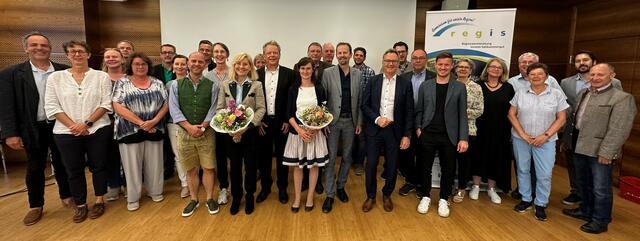 Mitglieder der REGIS-Generalversammlung mit REGIS-Obmann Bgm. Alexander Scheutz, Nadine Guggenberger, REGIS-Geschäftsführerin Rosa Wimmer und Obmann Stv. Bgm. Josef Weikinger.
| Foto: REGIS
