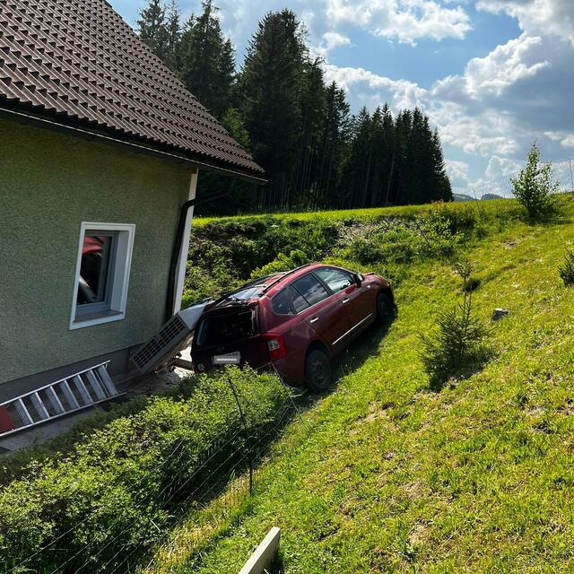 Die Pkw-Lenkerin kam von der B126 ab.