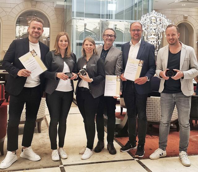 Können sich über Gold und Silber freuen: Jürgen Scherbinek (G.A. Service), Michaela Beer und Carolin Lang (Schladming-Dachstein), Thomas Kovacsics (Planai-Hochwurzen-Bahnen), Mathias Schattleitner (Schladming-Dachstein) sowie Michael Urban (elements) | Foto: Tourismusverband Schladming-Dachstein