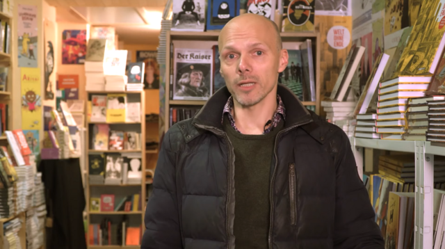Sebastian Broskwa startete eine Crowdfunding-Aktion zur Rettung seines Buchgeschäfts.  | Foto: Pictopia/Youtube