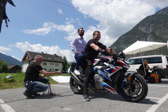 Überparteilicher Fakten-Check: Tirols LHStv. Georg Dornauer und Landeck Vzbgm. Thomas Hittler bei kostenloser Motorrad Geräuschmessung von Bikers’ Voice. | Foto: Andreas Werth