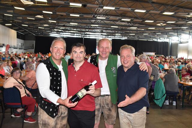 Langjährige Freunde: Manfred, Michael, Fritz und Andi  | Foto: Michael Strini