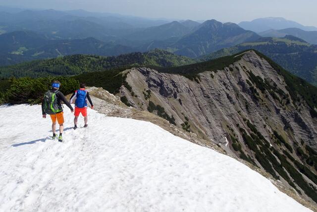 Über Schneefelder zum Kleinen Göller