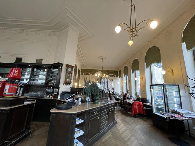 Das Café Ritter ist in Ottakring Kult. | Foto: Michael J. Payer