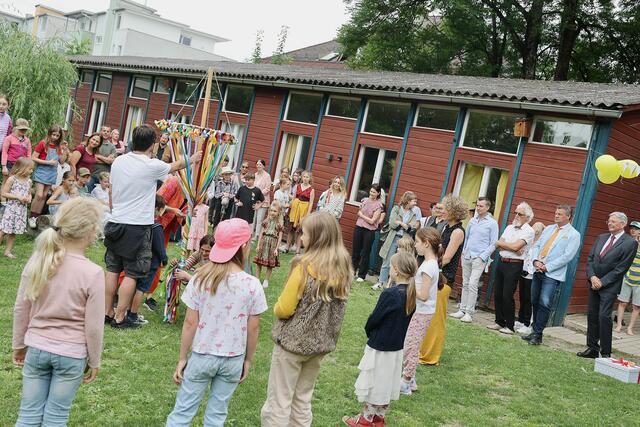 Vor genau 50 Jahren wurde der Waldorf-Schulverein-Kärnten ins Leben gerufen. Gestern, Mittwoch, feierte die Waldorfschule gemeinsam mit dem Kindergarten diese bedeutende Grundsteinlegung. | Foto: LPD Kärnten/Wajand