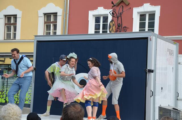 Die Akteure Gregor Kronthaler, Stefan Moser, Monika Pallua, Katharina Gerlich und  Michael Schusser