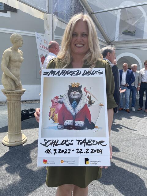 Petra Werkovits kuratiert in enger Zusammenarbeit mit Marietta Deix die Ausstellung auf Schloss Tabor.  | Foto: Elisabeth Kloiber