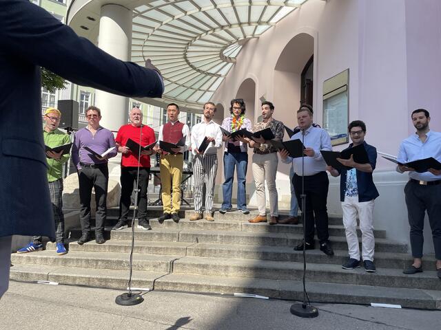 Schwuler Männerchor für die Produktion Nicht die Väter. | Foto: Tobias Schmitzberger