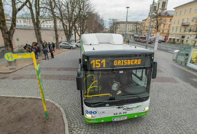 Der Bus mit Einstieg am Mirabellplatz wird im 45-Minuten-Takt verkehren. | Foto: Stadt Salzburg/Alexander Killer 