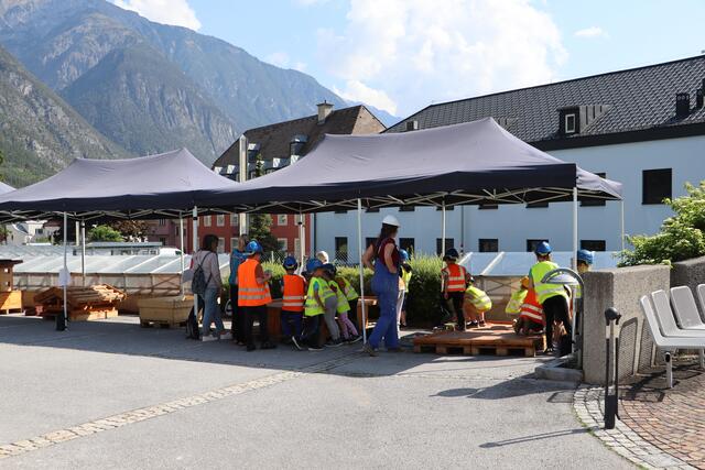 Zahlreiche Stationen wurden aufgebaut und ließen Platz zum Ausprobieren. | Foto: Elisabeth Neuner