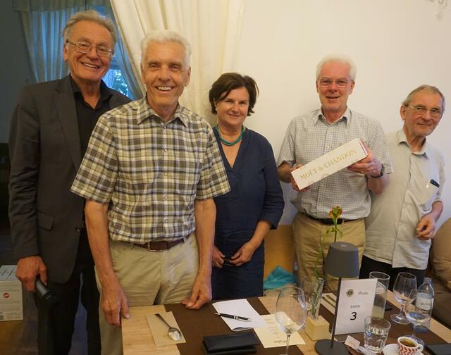 Das Siegerteam der Schätzfrage - der Lions Club Wien Europa