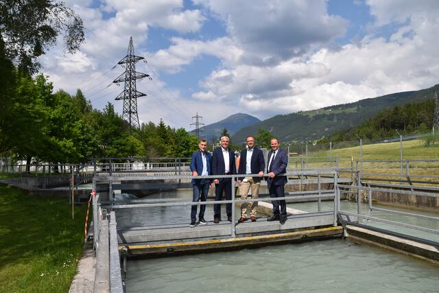 Die Ehrengäste am oberen Wehr: Bgm. Johann Deutschmann, BH Michael Kirchmair, ÖBB Infra-Chef Johann Pluy und LH-Stv. Josef Geisler (v.l.) | Foto: Kainz