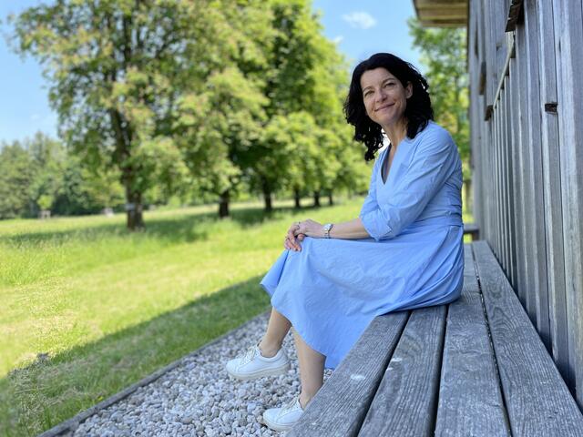 Karin Seewald erklärt die Besonderheiten von Naturbestattungen. | Foto: sm