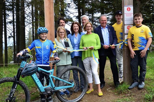 Eröffnung des neuen „Haller Trail“ von Landeshauptfrau Johanna Mikl-Leitner mit Bürgermeister von Mönichkirchen Andreas Graf | Foto: Elisabeth Peinsipp 
