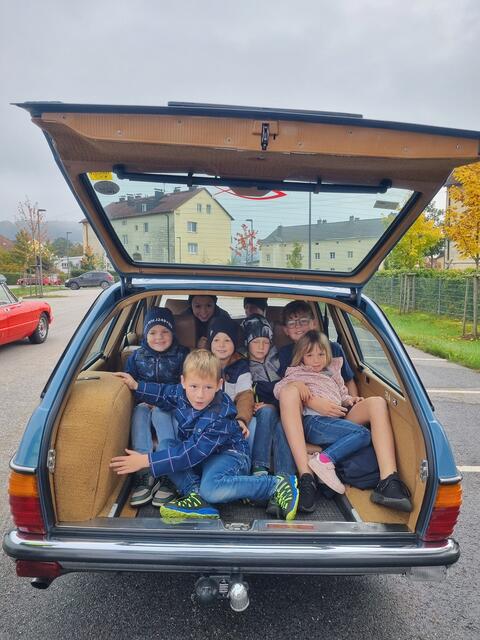 Am Samstag, 17. Juni die Kinder im kokon zu kurzen Rundfahrten in historischen Fahrzeugen einladen.  | Foto: OÖ. Oldtimerclub Leonding
